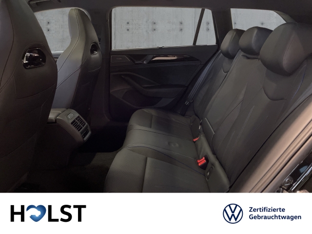 Passat 1.5TSI eHybrid DSG R-Line IQ.DRIVE AHK PANO HUD