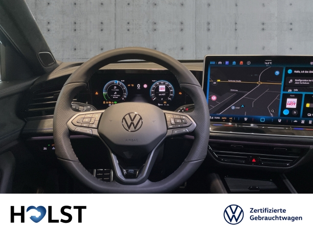 Passat 1.5TSI eHybrid DSG R-Line IQ.DRIVE AHK PANO HUD