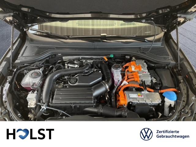 Passat 1.5TSI eHybrid DSG R-Line IQ.DRIVE AHK PANO HUD