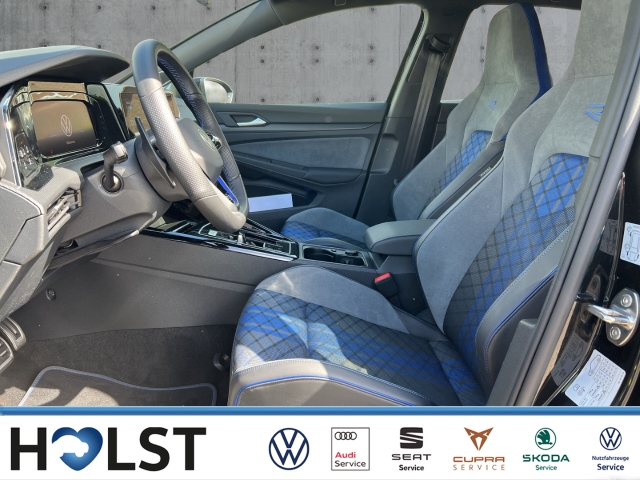 Golf VIII 2.0TSI DSG R Performance 4M. Pano Matrix-LED