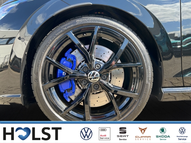 Golf VIII 2.0TSI DSG R Performance 4M. Pano Matrix-LED