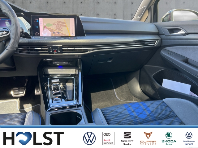 Golf VIII 2.0TSI DSG R Performance 4M. Pano Matrix-LED