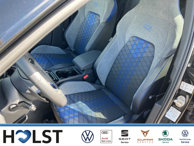 Golf VIII 2.0TSI DSG R Performance 4M. Pano Matrix-LED