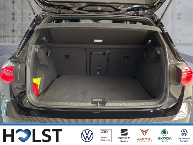 Golf VIII 2.0TSI DSG 4M Navi Kessy DCC Matrix Pano Rear H&K
