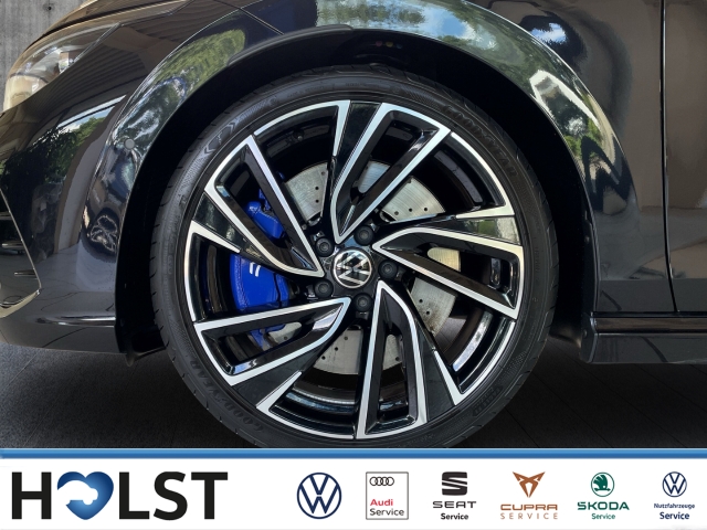 Golf VIII 2.0TSI DSG 4M Navi Kessy DCC Matrix Pano Rear H&K