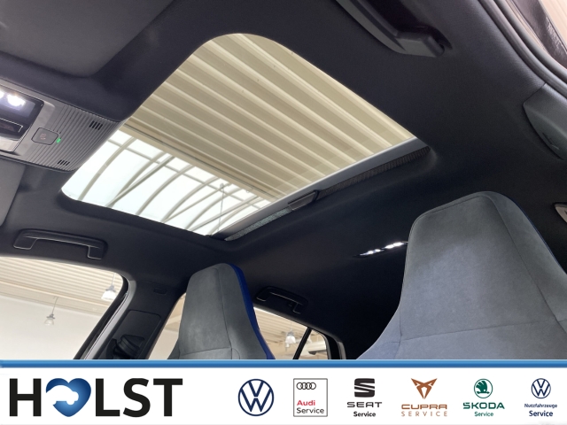 Golf VIII 2.0TSI DSG 4M Navi Kessy DCC Matrix Pano Rear H&K